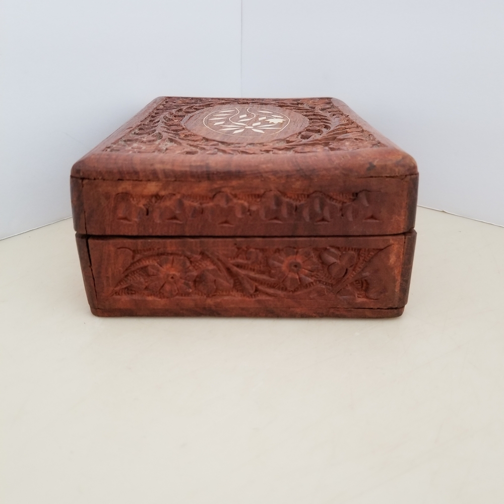 Carved Wooden Box with Floral Inlay - Picture 4 of 6